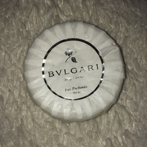 2 pc - Kiehl’s Rare Earth Cleansing Bar & Bvlgari body soap - Picture 3 of 3